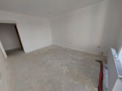 Garsoniera de vanzare decomandata 47 mpu loc de parcare logie Selimbar