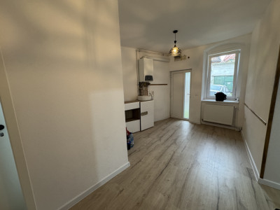 Garsoniera renovata complet 34 mp de vanzare Orasul de Jos Sibiu